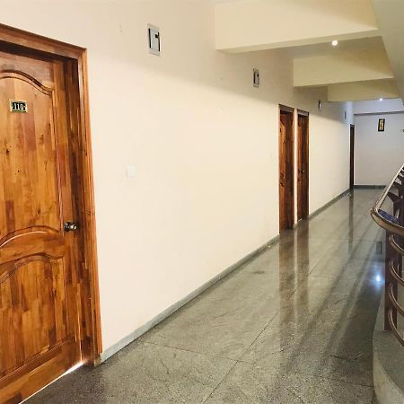 Staymaker Prakash International Gonikoppal Dış mekan fotoğraf